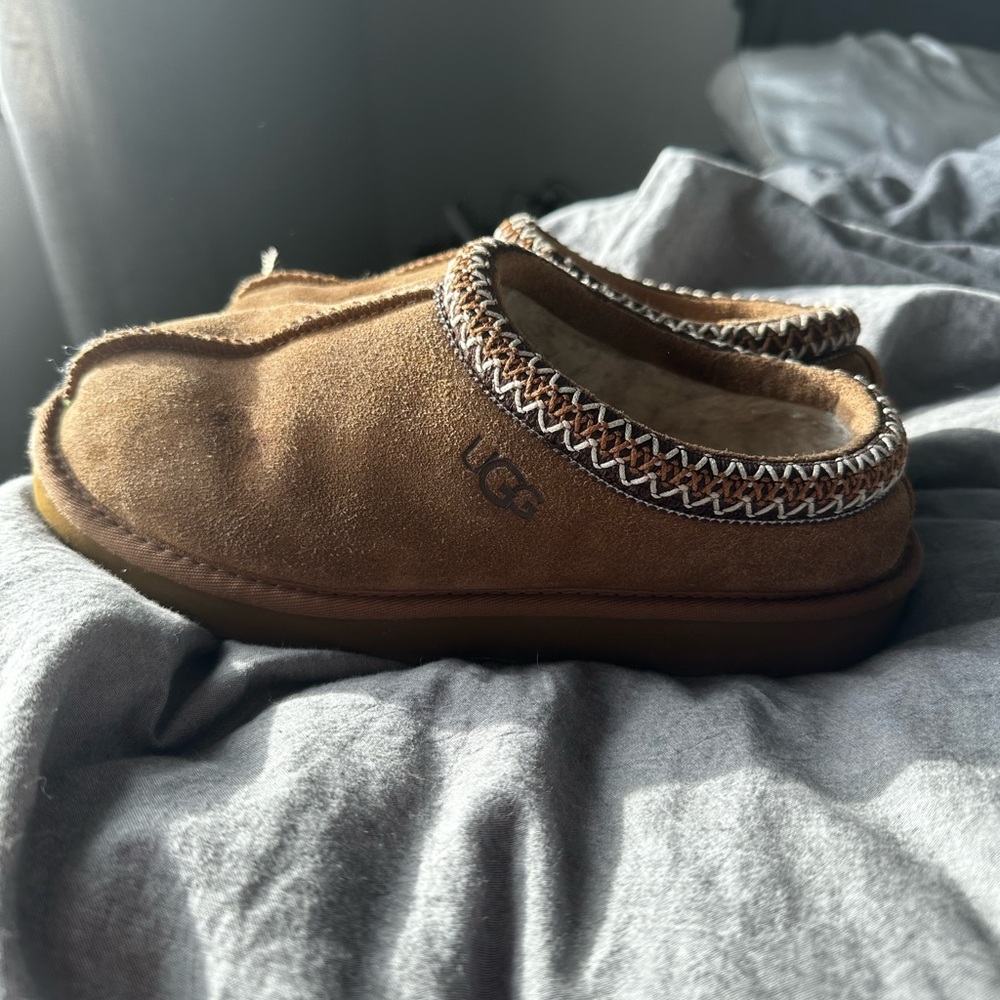 UGG Tasman